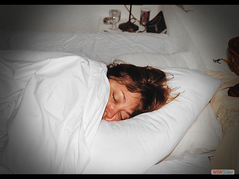 Santorini sleepy Deb